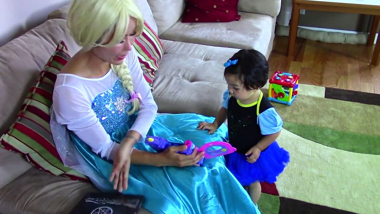 Anna turns into a baby! w/ Frozen Elsa, Spiderman, Catwoman funny superhero video