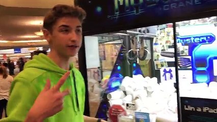 ★Winning MONEY From The Claw Machine Arcade Game!!! (NOT CLICKBAIT)