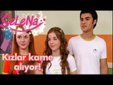 Kızlar karne alıyor