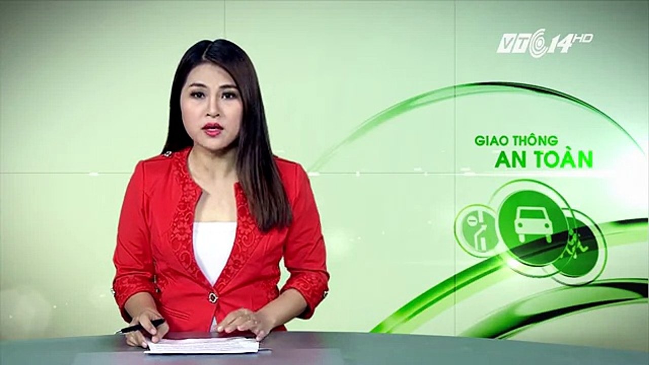 Ô tô 7 chỗ lộn nhiều vòng như phim Mỹ  VTC