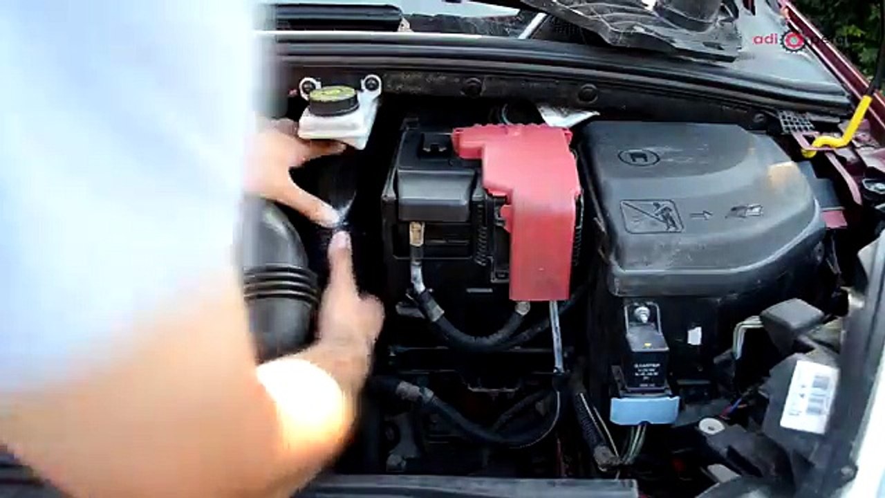 How to change fuel filter 1.6 HDI Peugeot 307, 308 and Citroen C4