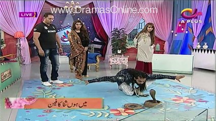 What Sana Nawaz Fan Did To Impress Her in Live Morning Show ?