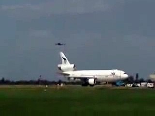 IMPRESIONANTE Avion Boliviana Casi Cae al Volar Cerca de La