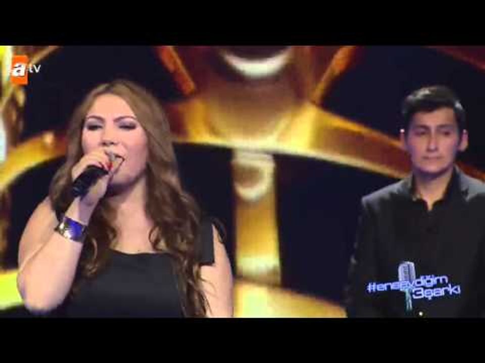 Gülay Özdemir - Bahçede Yeşil Çınar