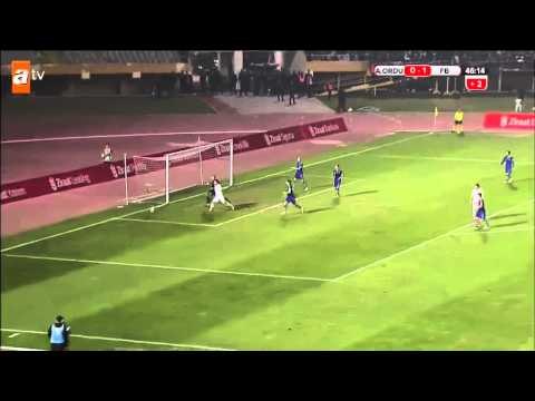 Mert'in elinin tersiyle golü kurtarışı