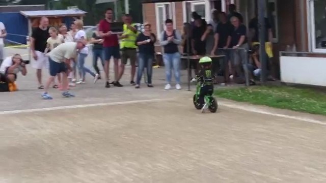 Les parents ont crié victoire trop tot... Tellement drole le gamin