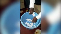 How african dudes make money... Amazing magic trick