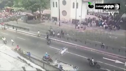 Pistoleros atacan en votación anti-Maduro