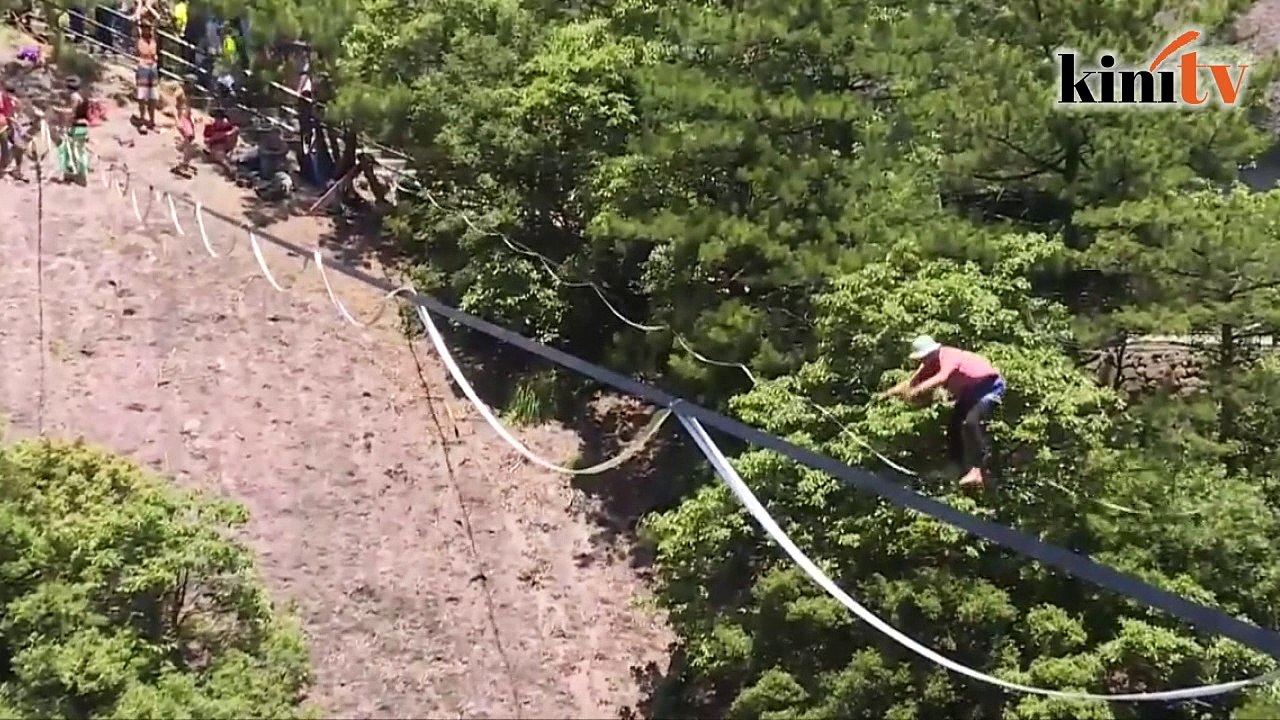 18yearold wins East China slacklining competition video Dailymotion