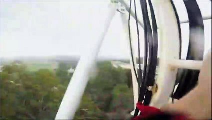 Il est frappé par un éclair en escaladant une tour