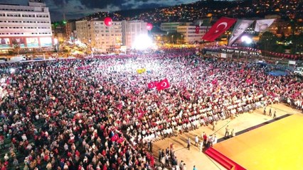 249 Hafızın Oluşturduğu Türk Bayrağı Ayakta Alkışlandı