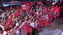 Taksim Meydanı'nda Demokrasi Nöbeti