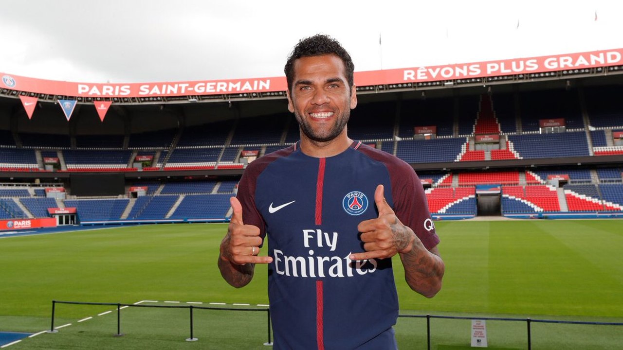 Le bizutage de Dani Alves au PSG
