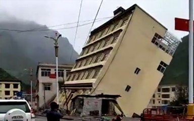 Un immeuble s'écroule en direct au Tibet