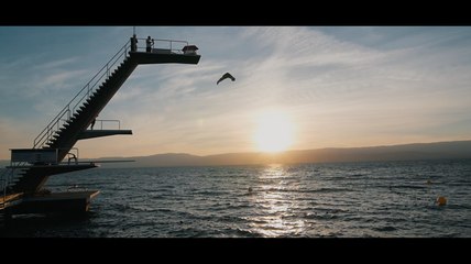 Trampoline Diving - Ultimate Family