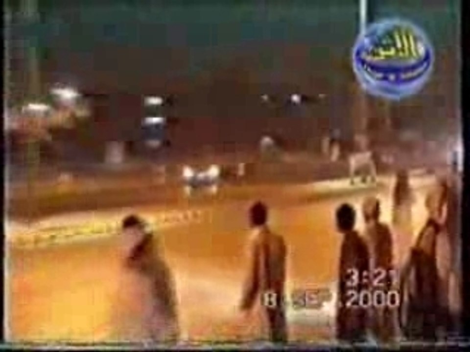 ..لقطات لشاب وهو على خطوات