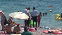 Antalya Polis Denizde Aradı, Onlar Sahilde Yürüyüşte Çıktı
