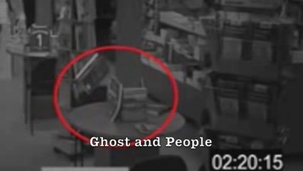 Poltergeist captados por câmera de segurança de empresa. Poltergeist captured by a company's security camera