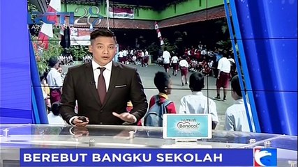 Berebut Bangku Sekolah, Para Ibu Nekat Panjat Jendela Kelas