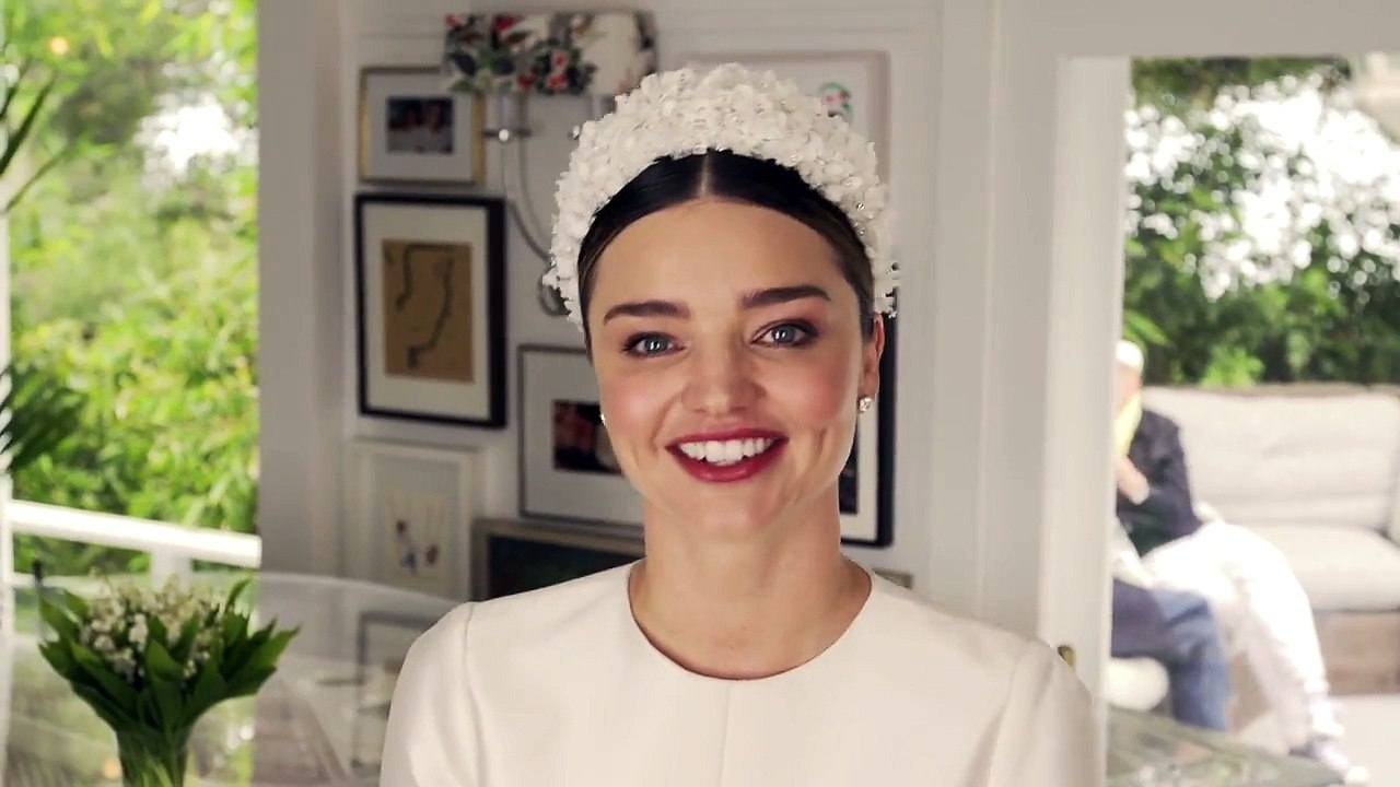 Miranda Kerr xinh đẹp trong bộ váy cưới cổ tích