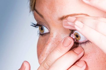 Vous ne croirez jamais ce qu'un médecin a trouvé dans l’œil d'une patiente!