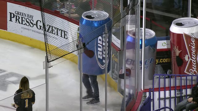 La course de canettes de bière sur glace