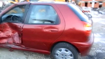 Izmir Foça Motosiklet Otomobile Çarptı: 1 Ölü, 3 Yaralı