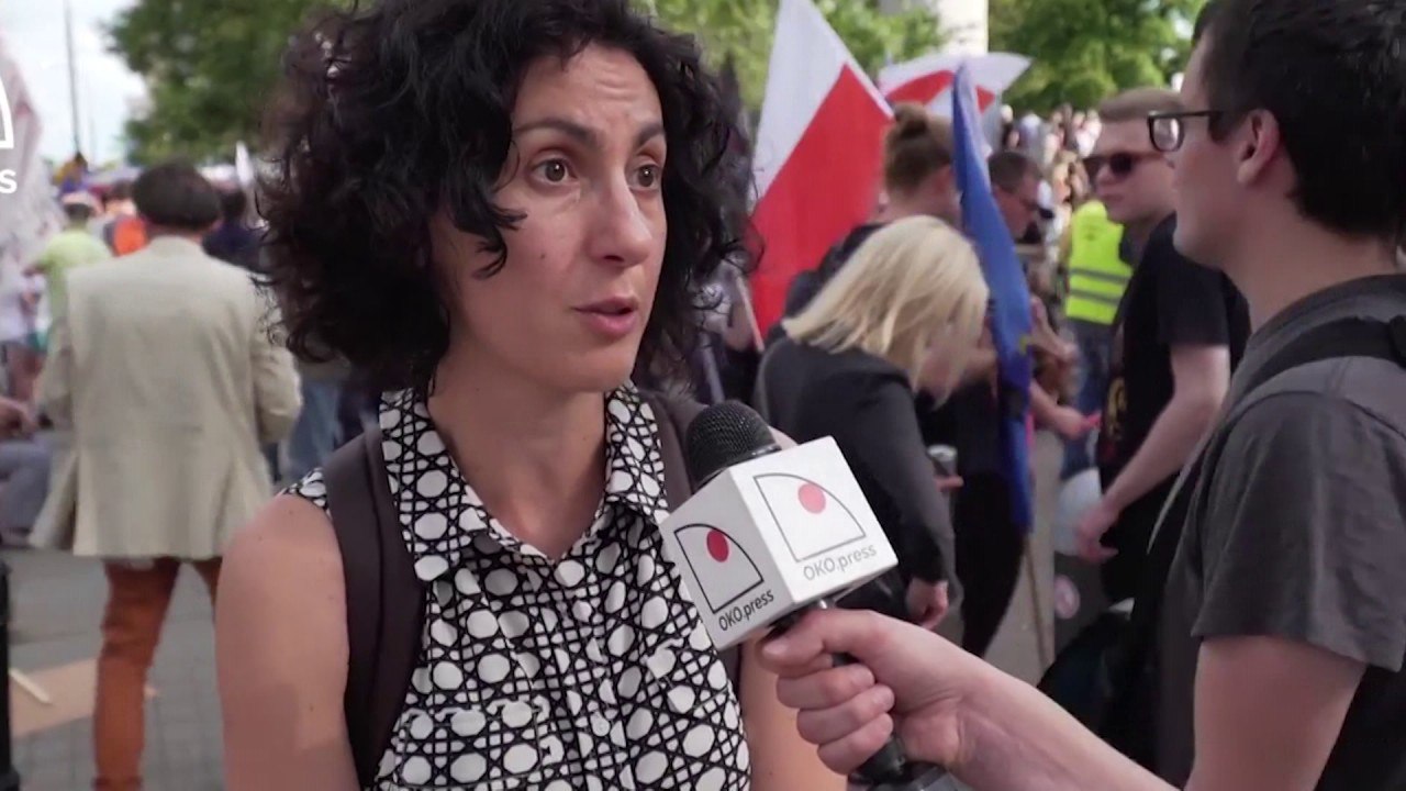 PROTESTE KUNDER REFORMES NE DREJTESI NE VARSHAVE, POLAKET NE RRUGE PER PAVARESINE E GJYQESORIT LAJM