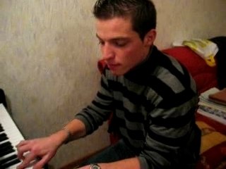 Ben o piano chez lui