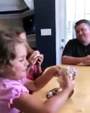 La réaction d'un père de 4 filles qui va en avoir une cinquième !