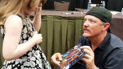 Une rencontre émouvante entre une petite fille et l'acteur Matthew Lillard !!