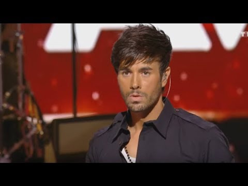 Enrique Iglesias hace playback en concierto, y se va sin despedirse | Noticias con Zea