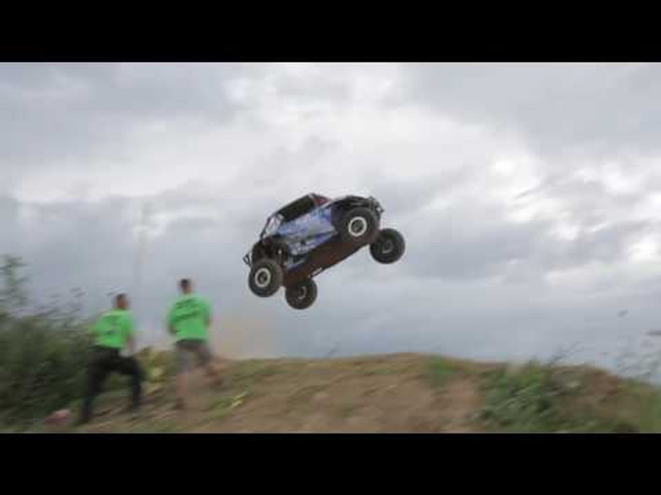 Extreme Turbo Razor Crash - Mega Truck Series