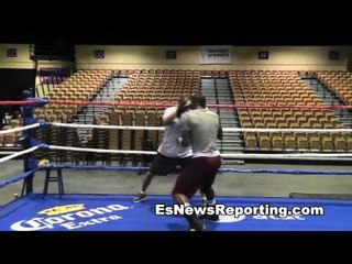 Erislandy Lara Working on blocking and punching
