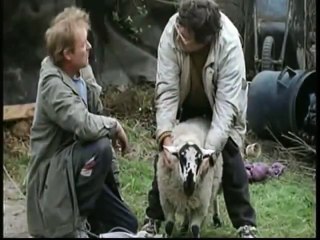 Raining Stones (1993) - VOSTFR (480p_30fps_H264-128kbit_AAC)