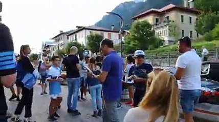 Foto e autografi con i tifosi per Bastos e Wallace