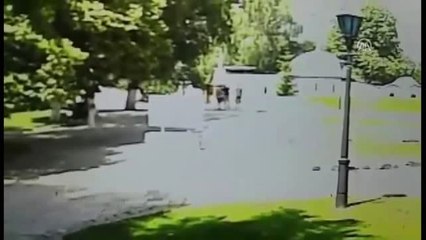 Tatil Için Gittiği Ukrayna'da Üzerine Ağaç Dalı Düştü