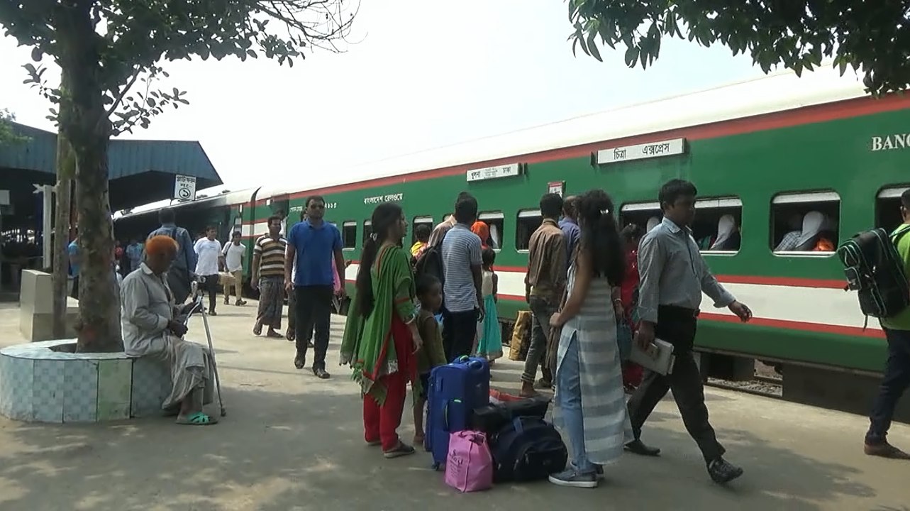 Ctittra Express Train of Bangladesh Railway Entering Jessore railway Station