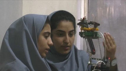 أفغانيات يشاركن في الأولمبياد الدولي للروبوت