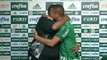 Em apresentação no Palmeiras, Deyverson chora com o pai e canta pagode