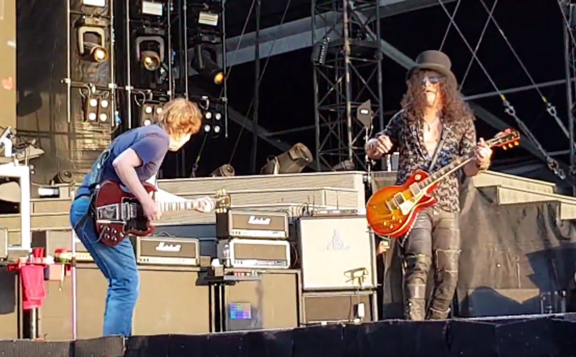 Guns N'Roses feat Angus Young - Whole Lotta Rosie - live 2017