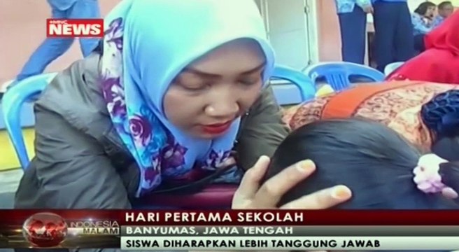 Siswa SD di Banyumas Menangis Minta Restu Orangtua di Hari Pertama Masuk Sekolah