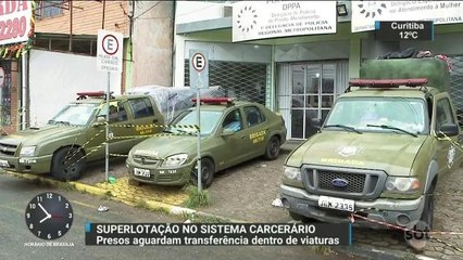 Com superlotação do sistema carcerário, presos aguardam transferência dentro de viaturas