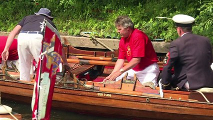 Os cuidados com os cisnes da Rainha