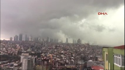 Istanbul Yağmura Teslim