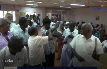 Download Video: Person try  to Burn HimSelf in Collector Office-Oneindia Tamil