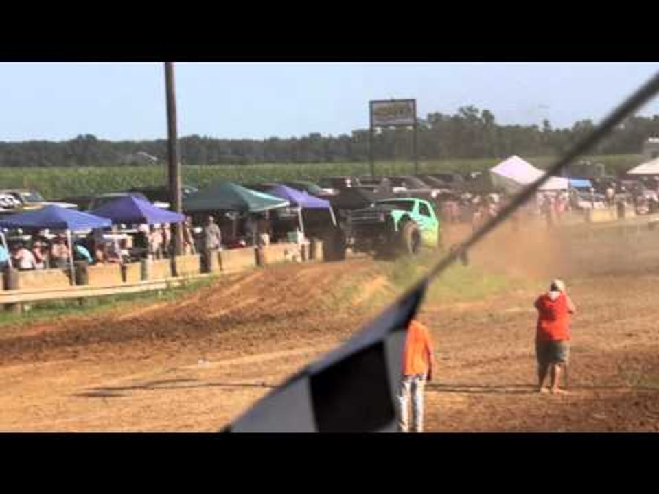 Swamp Fox (John Hawryluk) - Run 1 at Twitty's Mud Bog (2015)