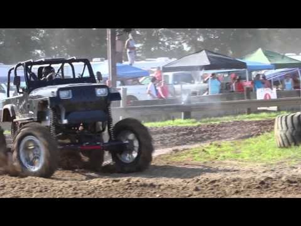Steady Stuntin' (James Crow) - Run 1 at Twitty's Mud Bog (2015)