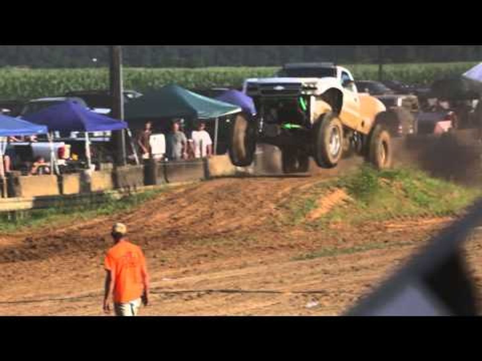 Pela Motorsports (Adam Pela) - Run 1 at Twitty's Mud Bog (2015)