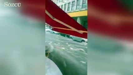 İstanbul'da sağnak yağmurda birçok yer su altında kaldı